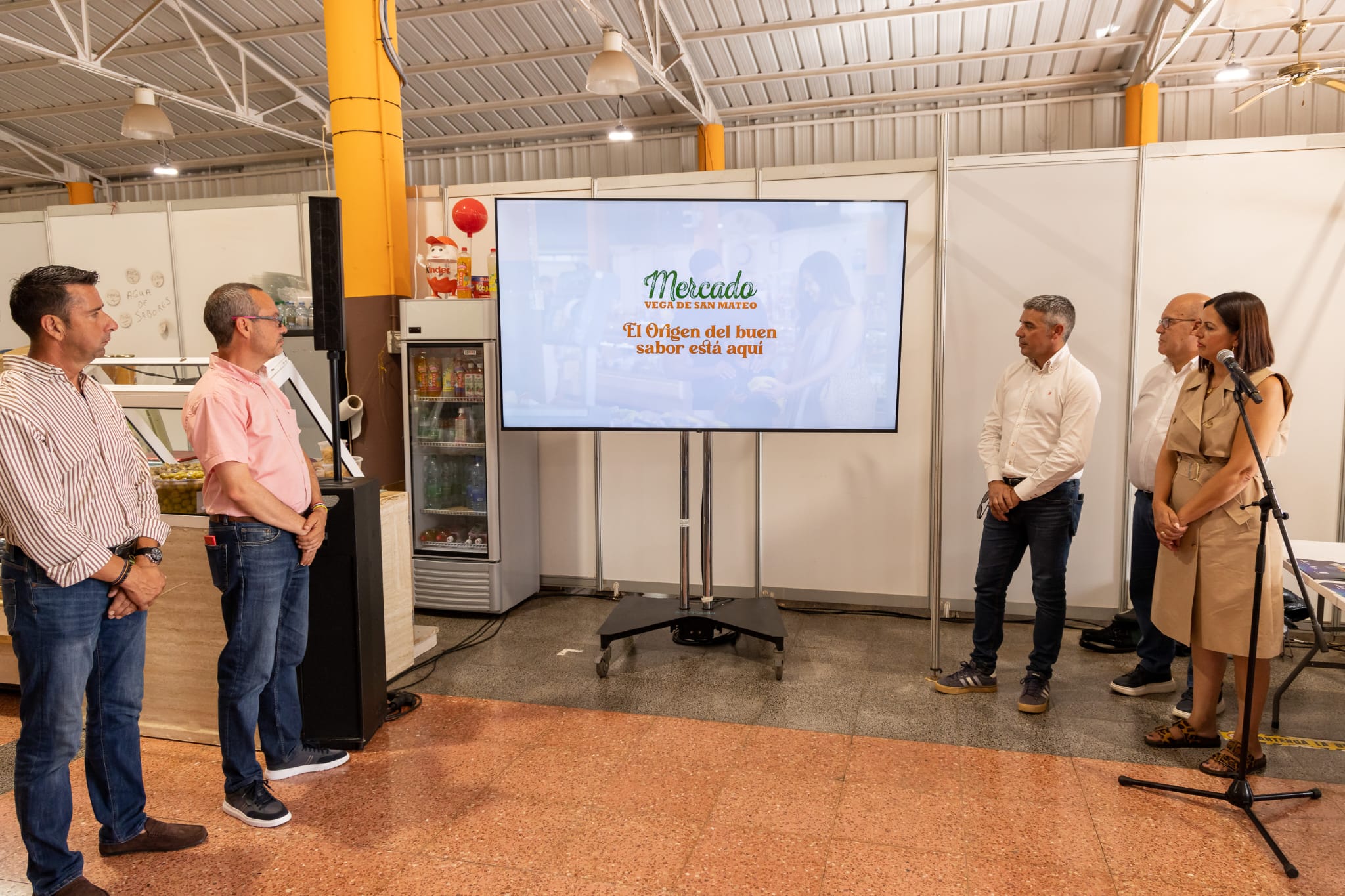 El Gobierno canario y el Ayuntamiento impulsan el consumo del producto local en el Mercado de San Mateo con una campaña